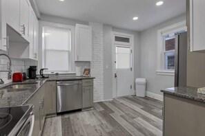 Fridge, microwave, stovetop, dishwasher