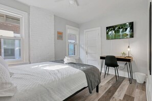 4 bedrooms, iron/ironing board, WiFi, bed sheets