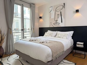 2 Schlafzimmer, Schreibtisch, Bügeleisen/Bügelbrett, Reisekinderbett