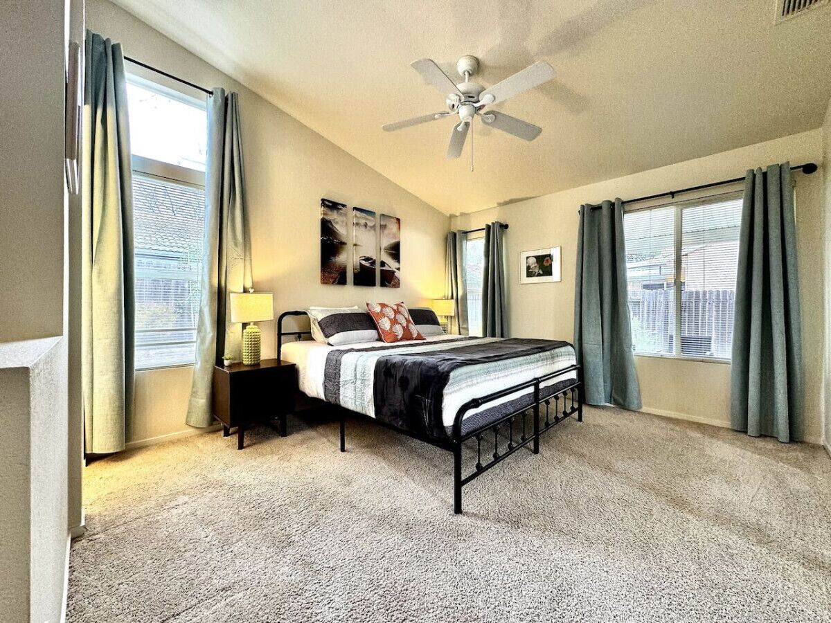 3 bedrooms, desk, iron/ironing board, free WiFi