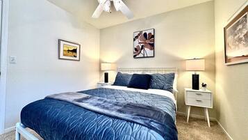 3 bedrooms, desk, iron/ironing board, free WiFi