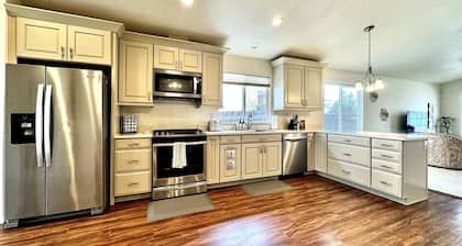 King Bed Retreat, Pet-Friendly, Rancho Cordova