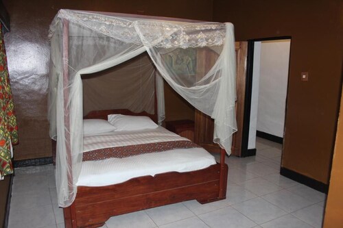 Amahoro Guest House - Queen Room