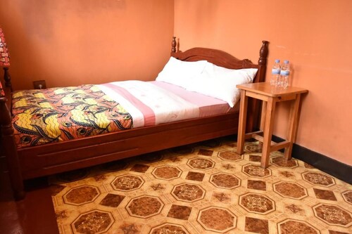 Amahoro Guest House - Double Room with Private Shower Room