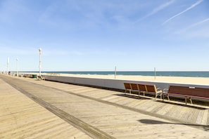 Beach nearby - Steps to Boardwalk! 4th-Floor Ocean City Beach Gem (Ocean City)