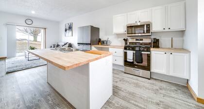4 Mi to Lake Erie: Condo in Golf Community