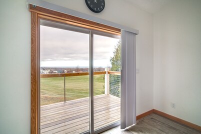 4 Mi to Lake Erie Access: Condo on the Greens