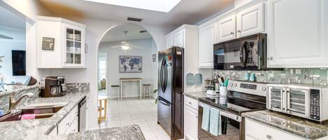 冷蔵庫、電子レンジ、コンロ、食器洗い機