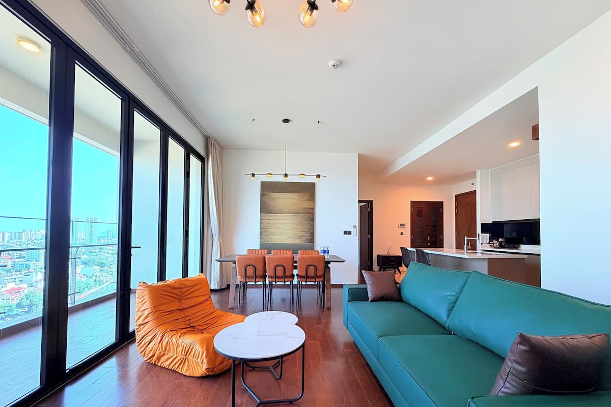 Appartement luxueux, vue sur le fleuve | Aire de séjour | Téléviseur ACL