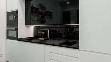 Réfrigérateur, micro-ondes, four, lave-vaisselle