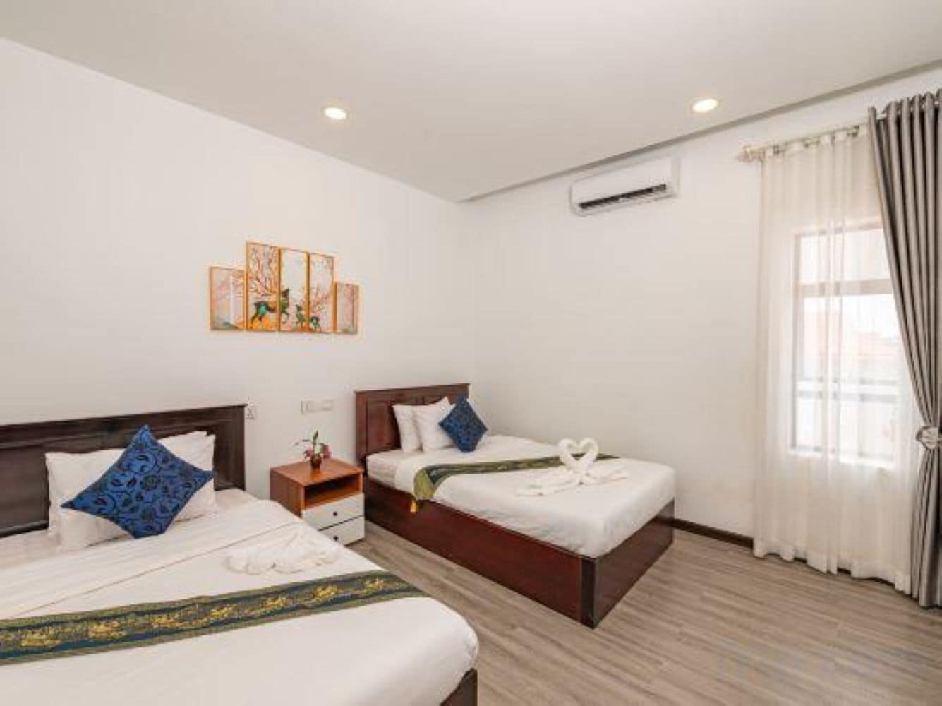 Deluxe Twin Room | Desk, laptop workspace, soundproofing, bed sheets