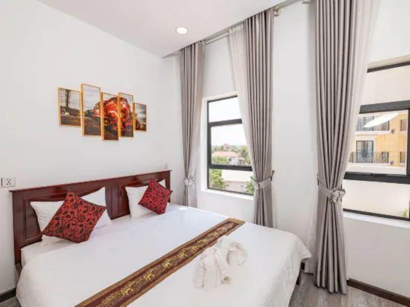 Deluxe Double Room | Desk, laptop workspace, soundproofing, bed sheets