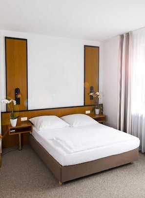 Blackout curtains, soundproofing, free WiFi, bed sheets
