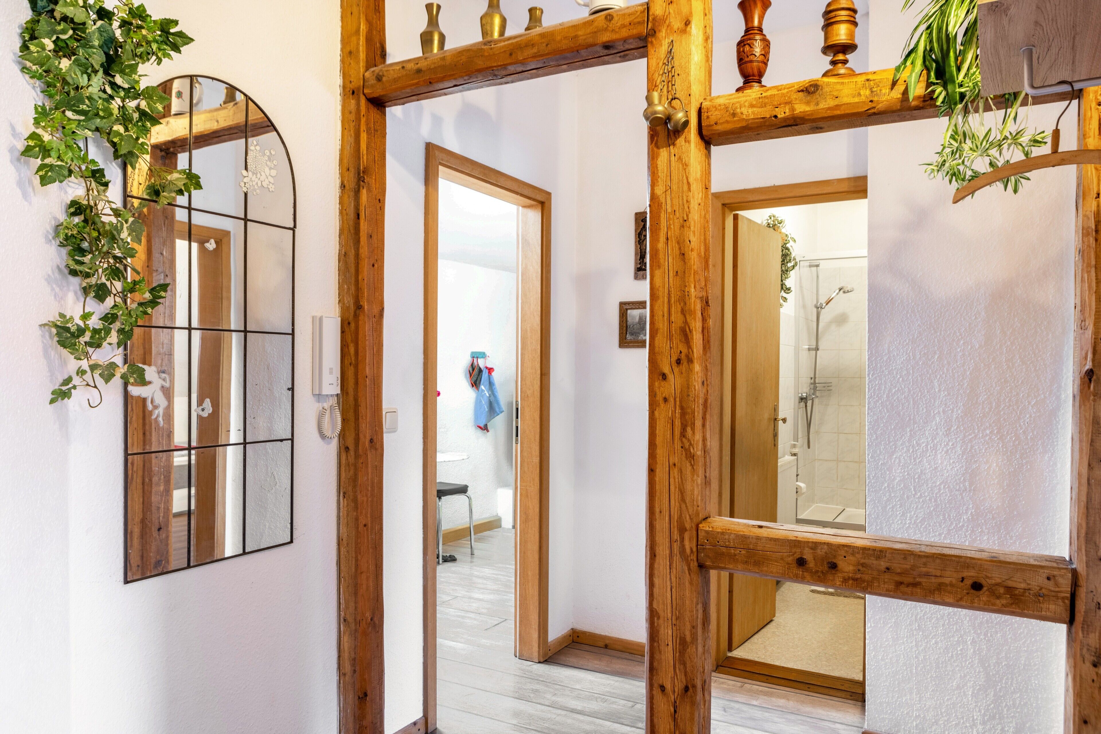 Regadera, secadora de cabello, toallas 