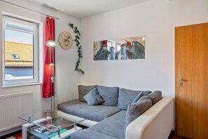 TV, stereo - Apartment 'Thüringer Wald' with Wi-Fi (Ilmenau)