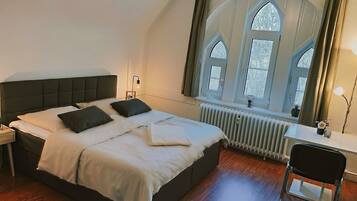 5 室のベッドルーム、アイロン / アイロン台、WiFi (無料)、ベッドシーツ