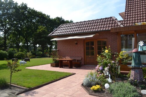 Ferienwohnung Meins" mit privater Terrasse, privatem Garten und WLAN