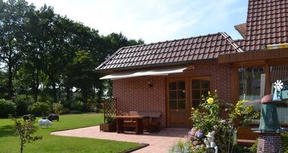 Ferienwohnung Meins" mit privater Terrasse, privatem Garten und WLAN