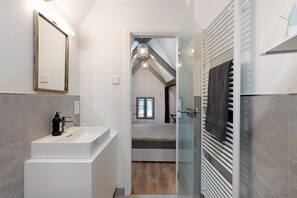 1 camera, Wi-Fi gratuito, lenzuola