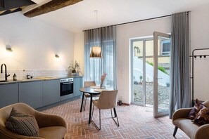 Interior - Apartment "Altes Pfarrhaus - das Kelterhaus" with Shared Terrace & Wi-Fi (Gleisweiler)