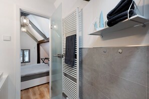 1 bedroom, free WiFi, bed sheets - Apartment "Altes Pfarrhaus - das Kelterhaus" with Shared Terrace & Wi-Fi (Gleisweiler)