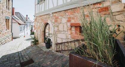Apartment "Altes Pfarrhaus - Galerie" with Shared Terrace & Wi-Fi