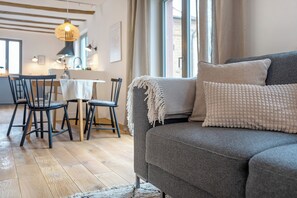 TV - Apartment "Altes Pfarrhaus - Studio" with Shared Terrace & Wi-Fi (Gleisweiler)