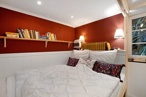 1 slaapkamer, een strijkplank/strijkijzer, gratis wifi, beddengoed