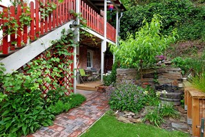 Terrace/patio - Romantic Apartment 'Idstein' with Private Terrace, Garden, and Wi-Fi (Idstein)