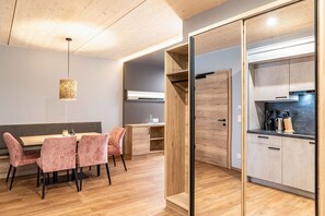 Dining - Apartment "Hotel Zum Schwanen - 1" with Mountain View, Balcony & Wi-Fi (Pflach)