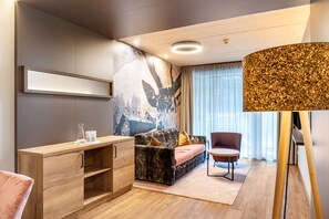 TV - Apartment "Hotel Zum Schwanen - 1" with Mountain View, Balcony & Wi-Fi (Pflach)