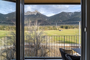 Interior - Apartment Steinbock: Modern Alpine Design & Wellness Retreat (Pflach)