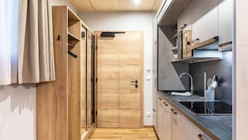 Refrigerador, microondas, placa de cocina, lavavajillas