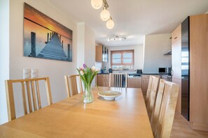 Dining - Apartment 'Ferienwohnung, 80qm' with Balcony and Wi-Fi (Neuried)