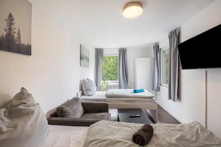 1 bedroom, free WiFi, bed sheets. Vacation apartment 'Ideal for the explorer family' with WLAN