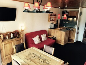 Interior - Bright studio 4 ppl, balcony, near the ski station (Les Deux Alpes)