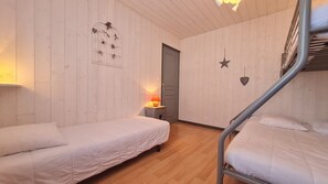 2 bedrooms, bed sheets
