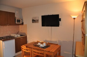 Fridge, microwave, coffee/tea maker, toaster