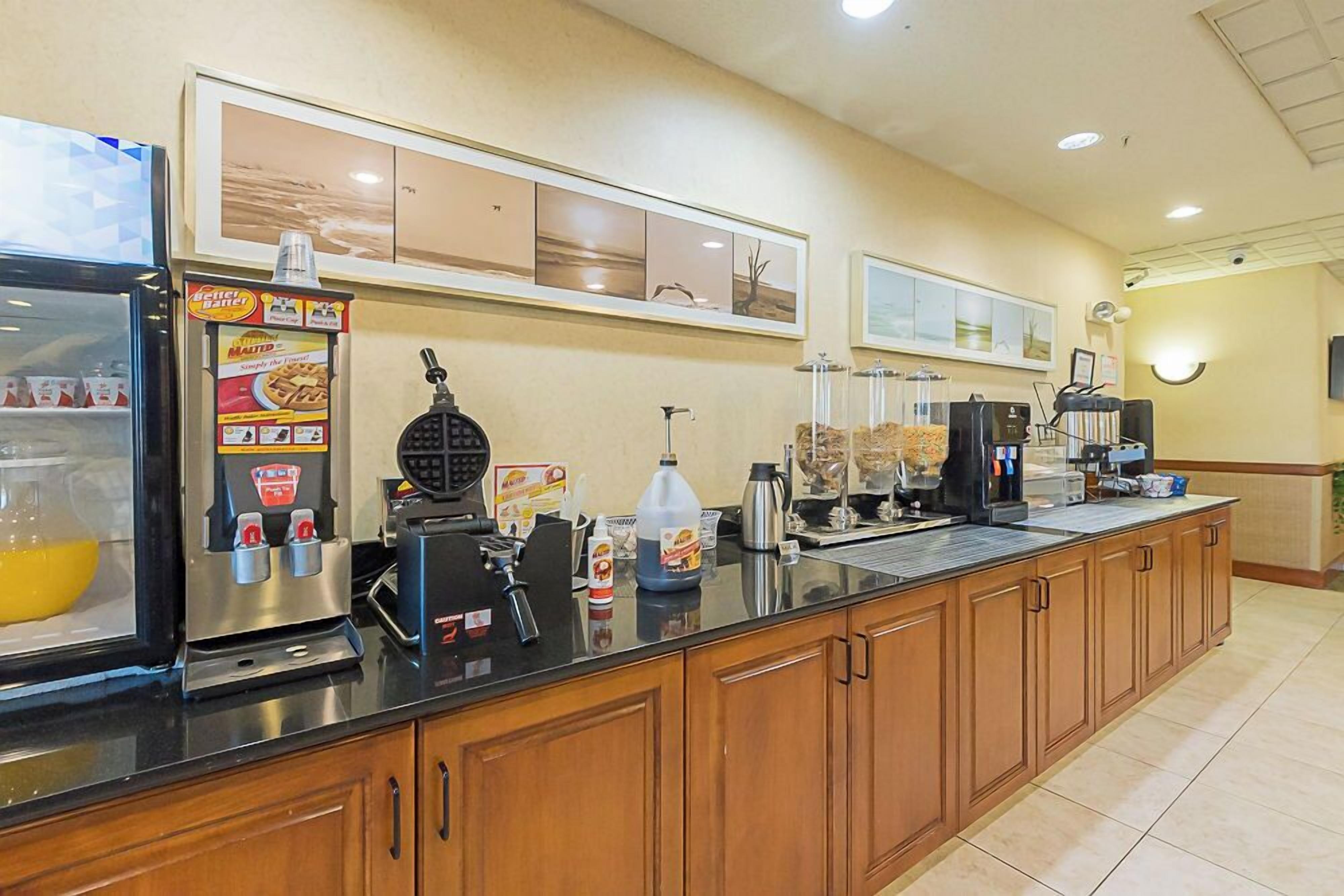 Free daily continental breakfast 