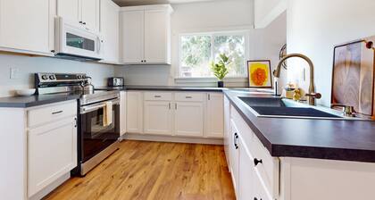 Perfectly located home with open layout, well-equipped kitchen, smart TV, & W/D