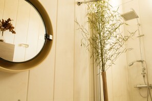 Camera familiare | Bagno | Doccia, soffione a pioggia, asciugacapelli, bidet