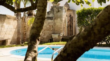 Piscine extérieure (ouverte en saison)