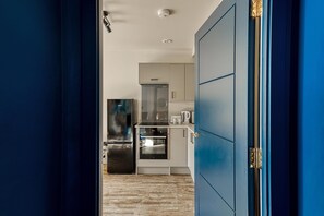 Geladeira, micro-ondas, torradeira