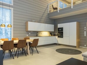 Fridge, microwave, dishwasher, cookware/dishes/utensils
