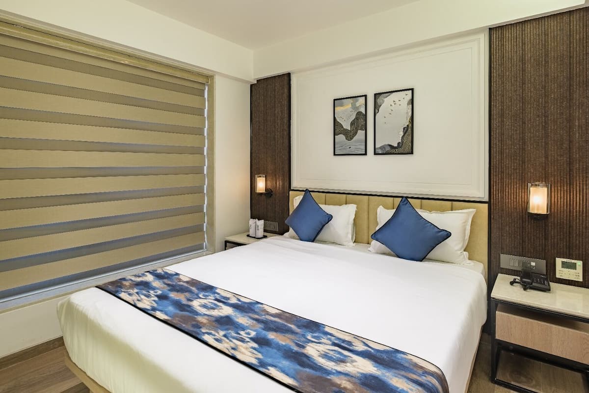 Deluxe Room | Egyptian cotton sheets, premium bedding, minibar, soundproofing