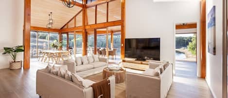 Televisión, chimenea