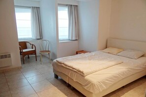 2 chambres, fer et planche à repasser, accès au Wi-Fi (inclus)