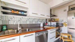 Fridge, microwave, oven, stovetop - A 5 min des Plages à Pied-spacieux-lumineux (Toulon)