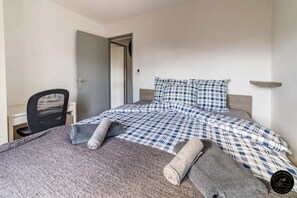 2 bedrooms, travel cot, WiFi