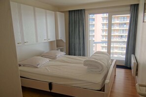 2 bedrooms, travel cot, free WiFi